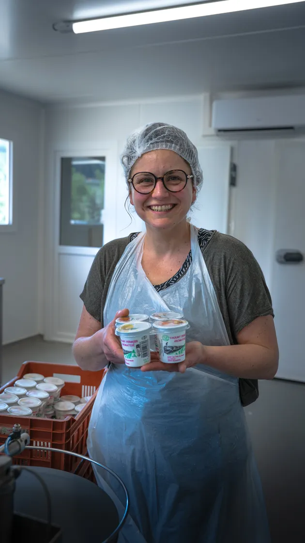 Mise en pot des yaourts artisanaux